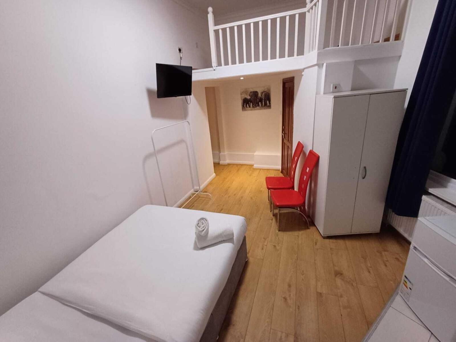 Modern Studios Queenspark London Værelse billede
