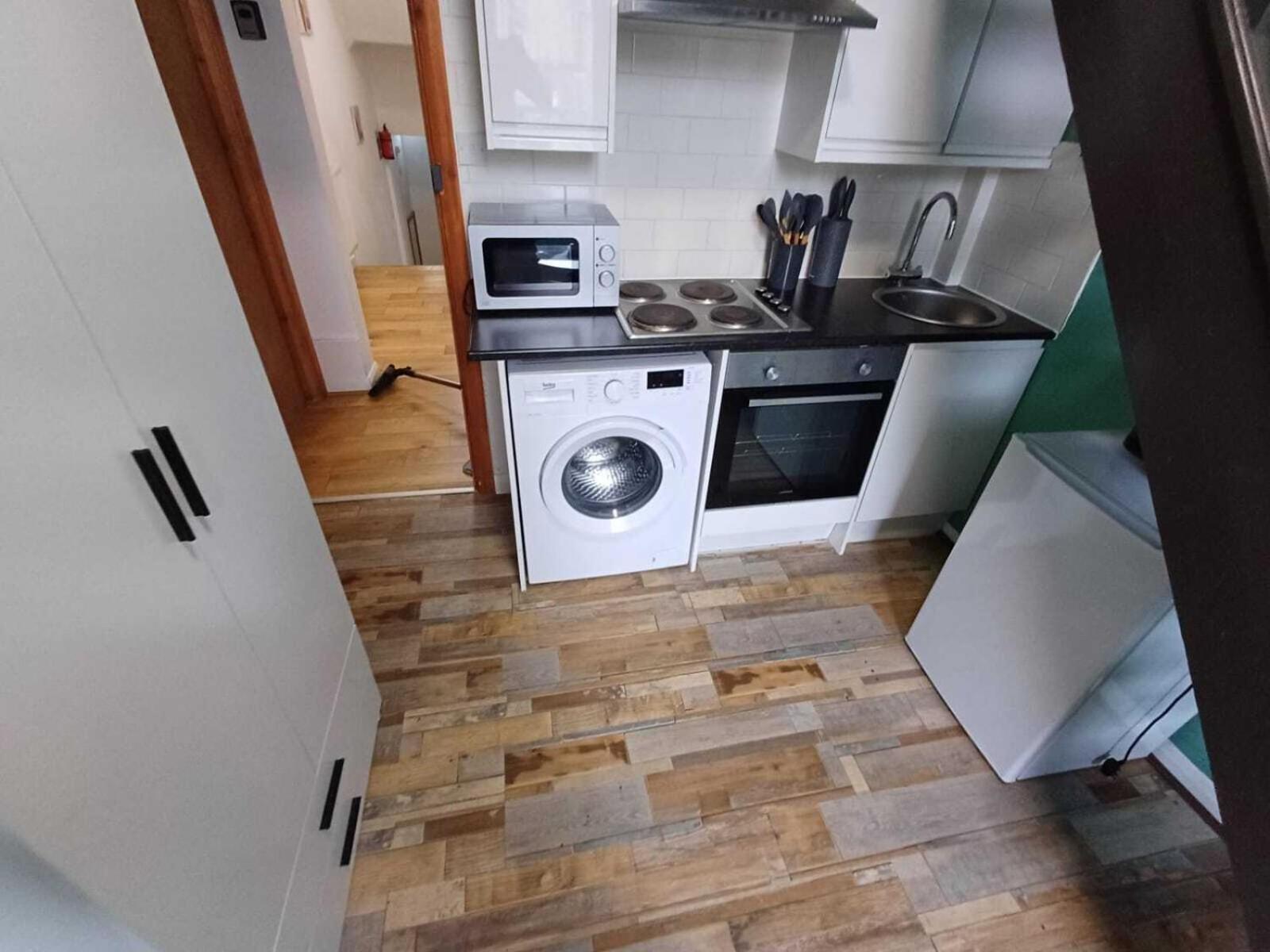 Modern Studios Queenspark London Værelse billede