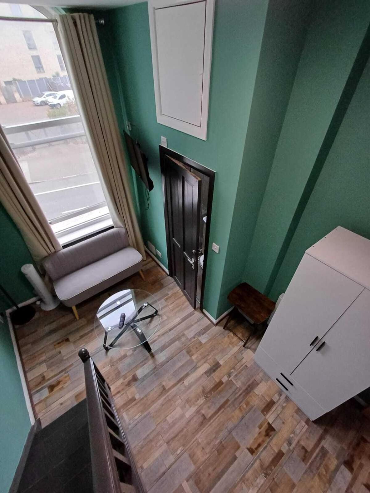 Modern Studios Queenspark London Værelse billede
