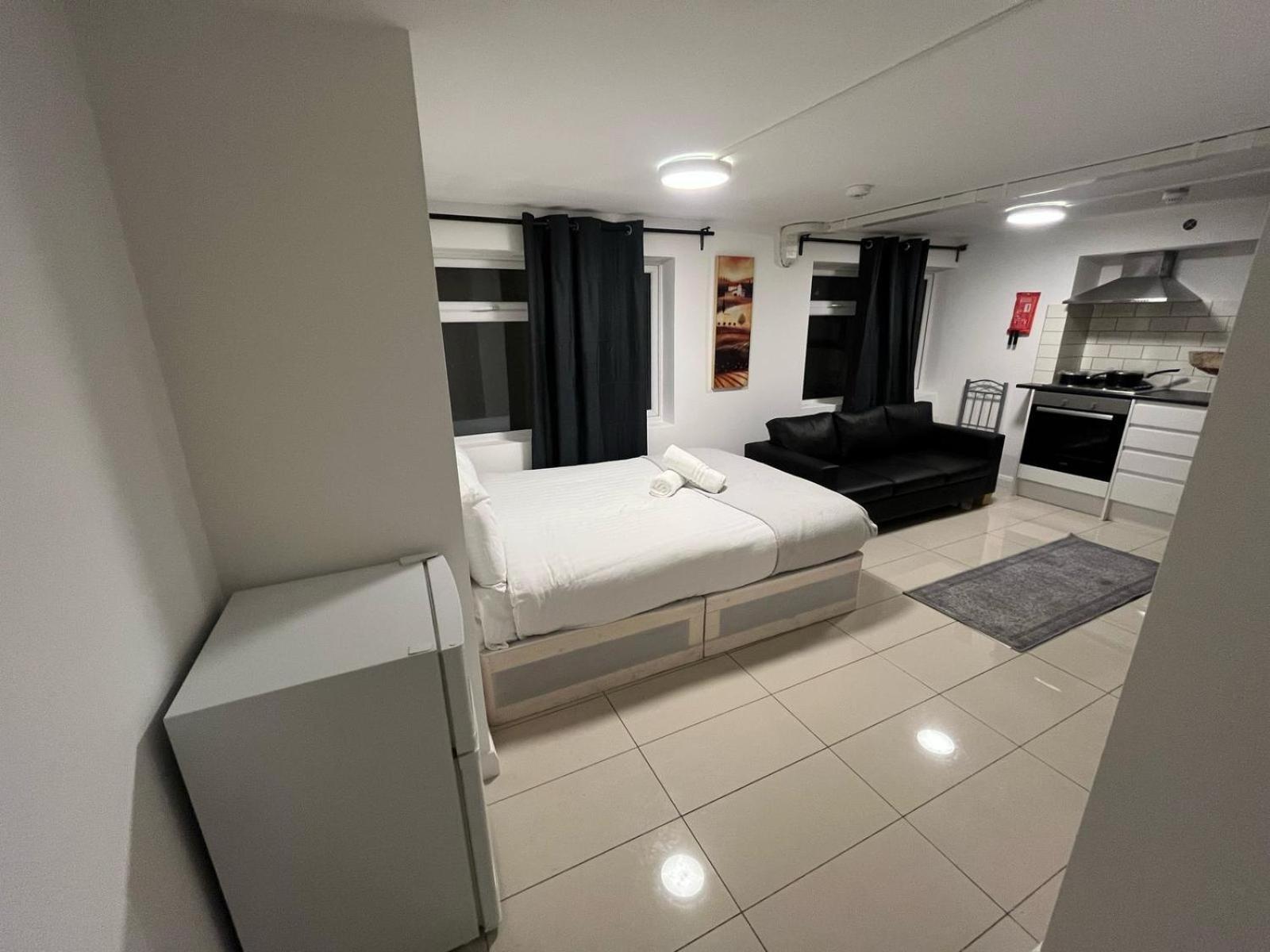 Modern Studios Queenspark London Værelse billede